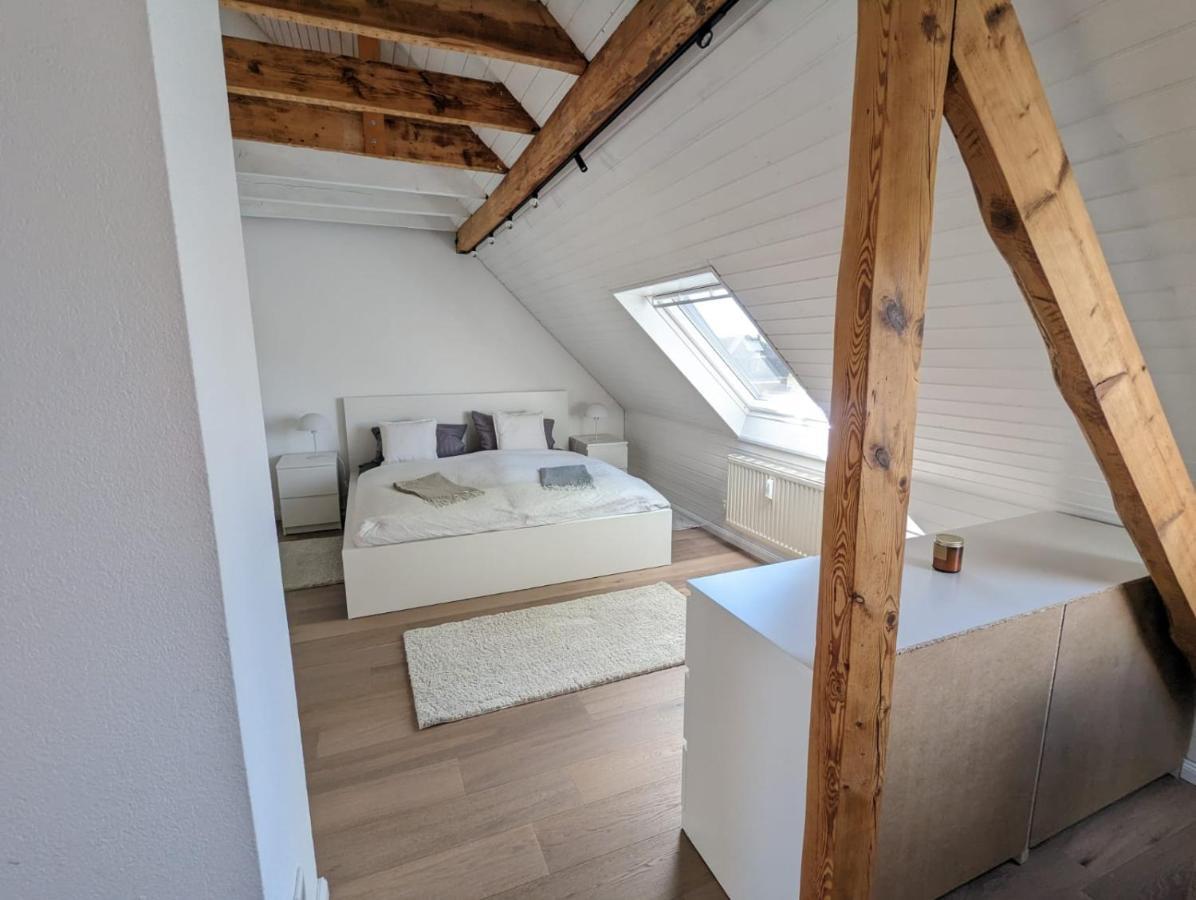 Helles Dachgeschoss-Appartement Krefeld Luaran gambar