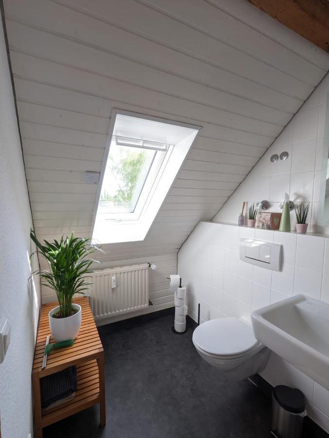 Helles Dachgeschoss-Appartement Krefeld Luaran gambar